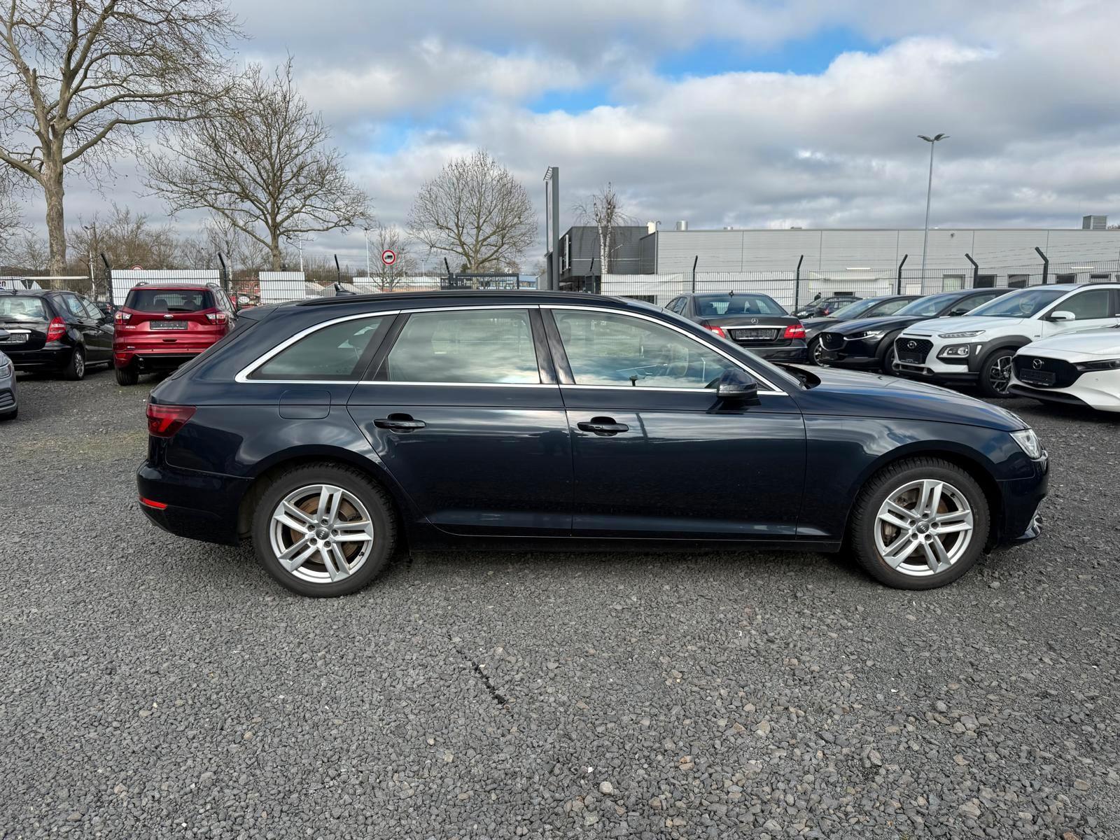 Audi A4 Avant quattro PANO*AUTOMATIK*LEDER*R-KAMERA