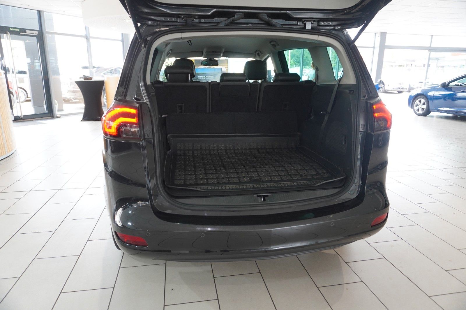 Fahrzeugabbildung Opel Zafira Tourer 1.4T INNOV. 7-SITZER NAVI/KAMERA