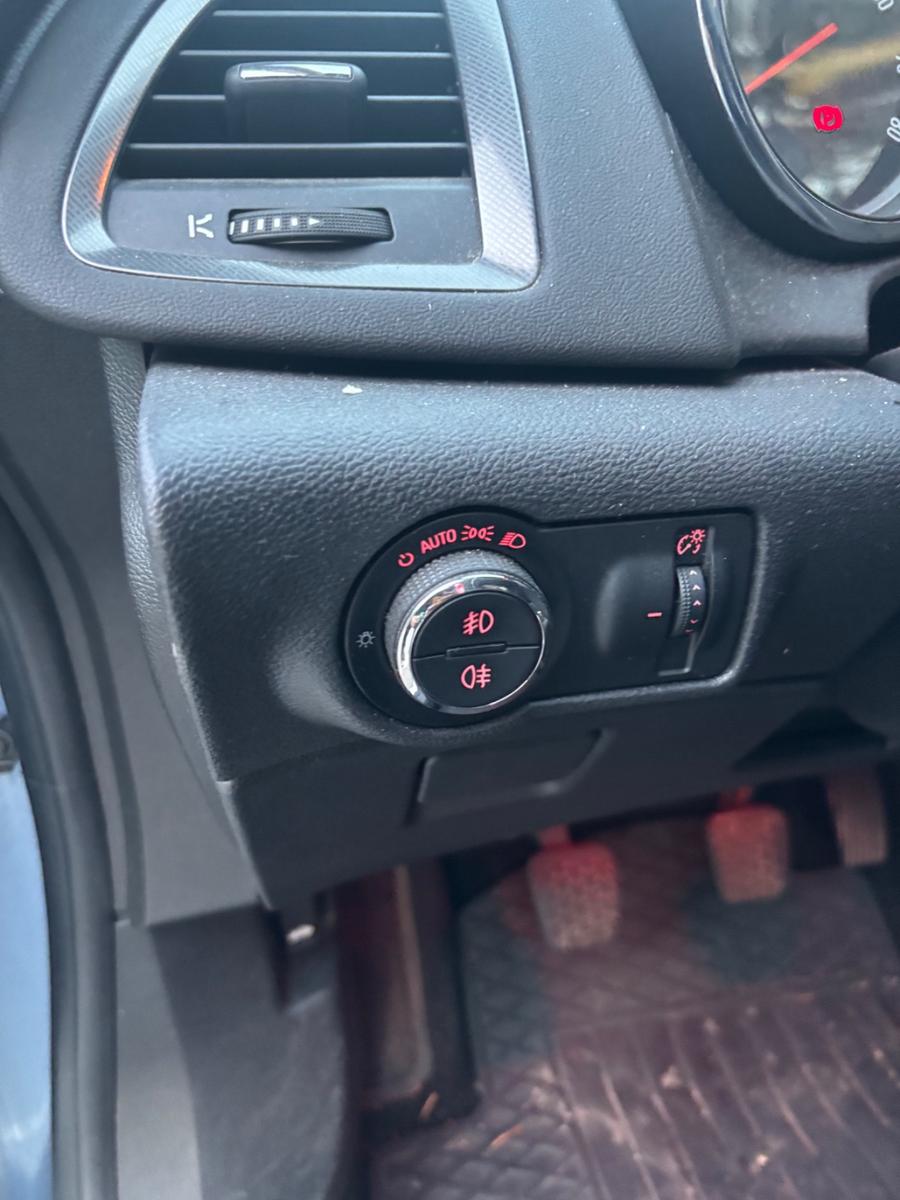 Opel Astra 2010 — photo 13