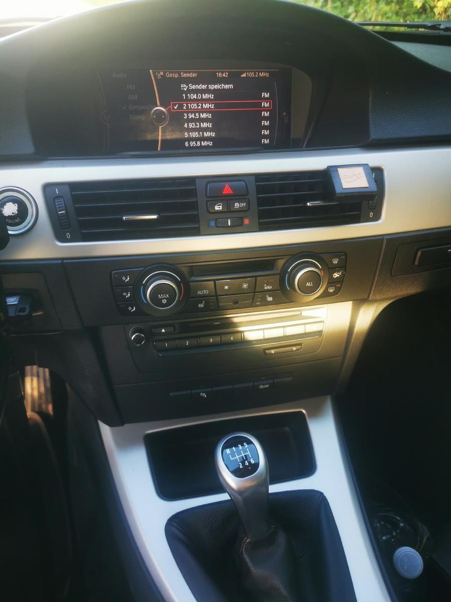 BMW 318 2011 — photo 7
