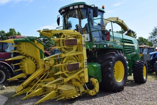 John Deere 7400