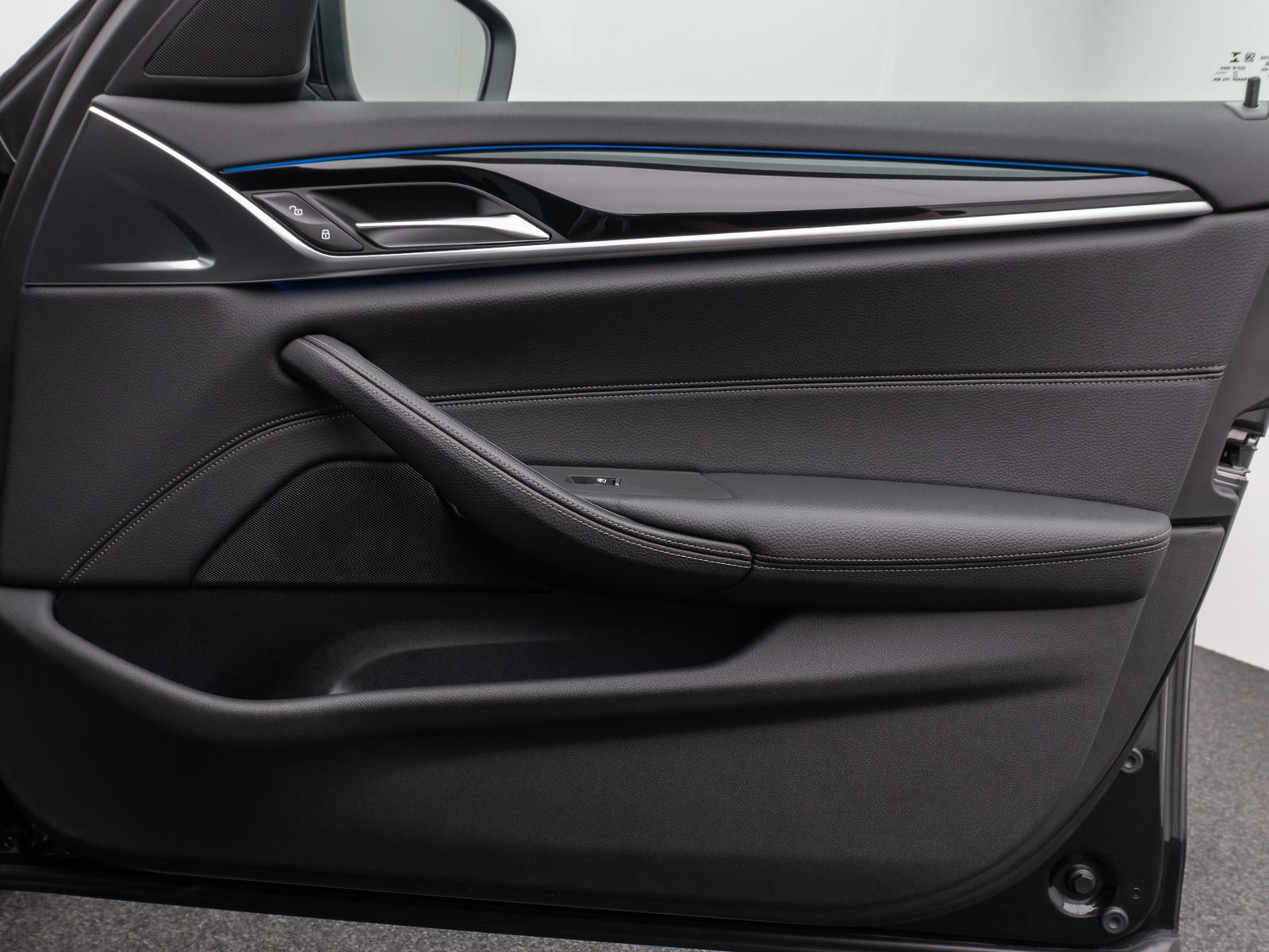 Fahrzeugabbildung BMW 530e Kamera DAB HiFi CockPitPro Fernlichtassist