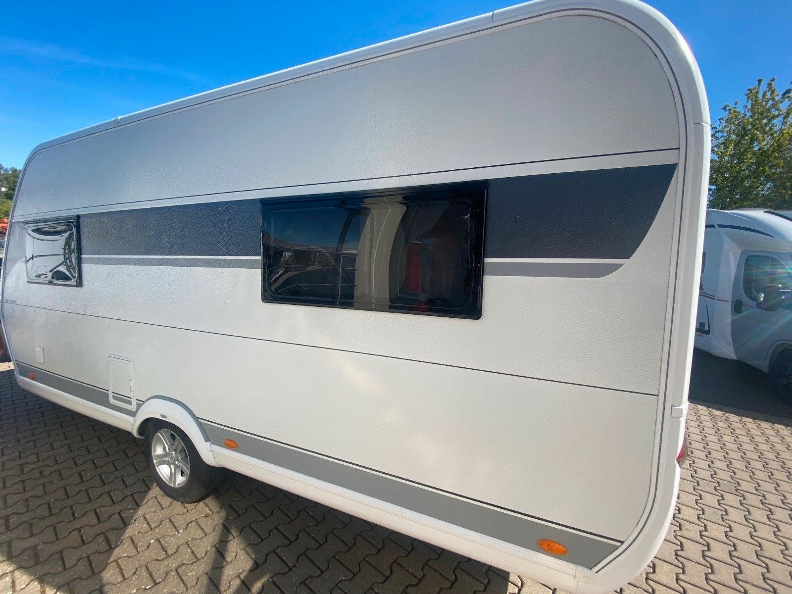 Fahrzeugabbildung Hobby De Luxe 460 LU *1.500Kg*Einzelbetten*Tageszul.
