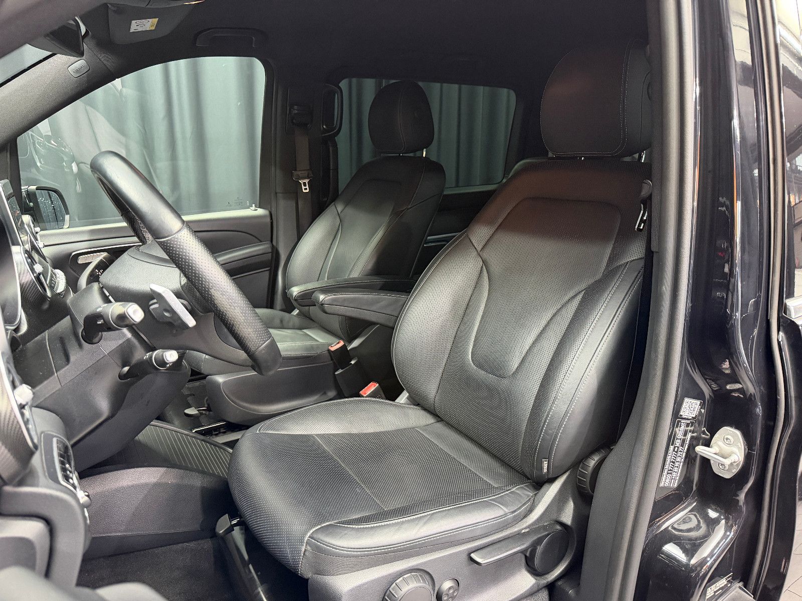 Fahrzeugabbildung Mercedes-Benz V 250d AVANTGARDE AMG EDITION lang|360°|AHK|LEDE