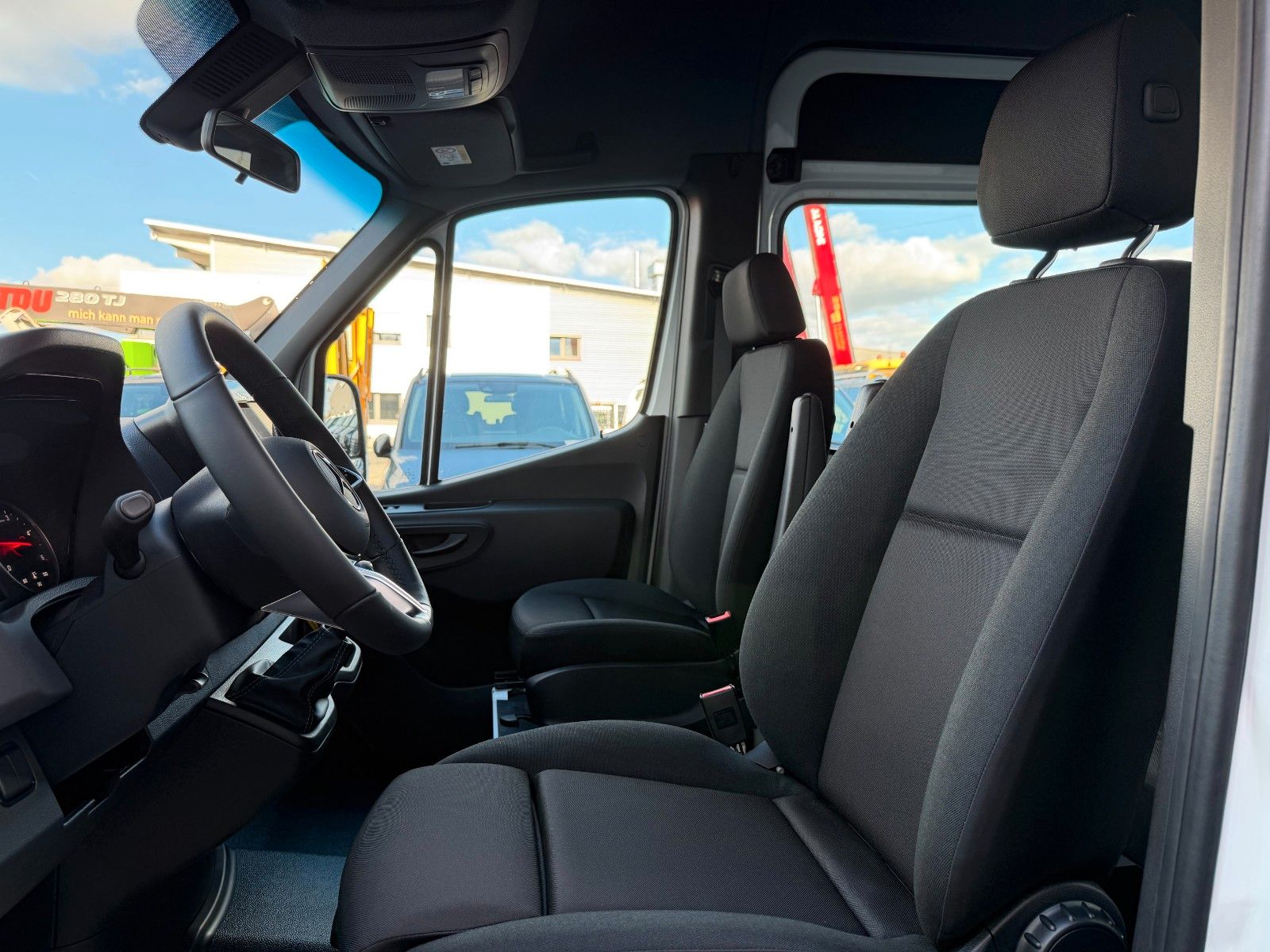 Fahrzeugabbildung Mercedes-Benz Sprinter 317 CDI Mixto/DoKa Standheizung