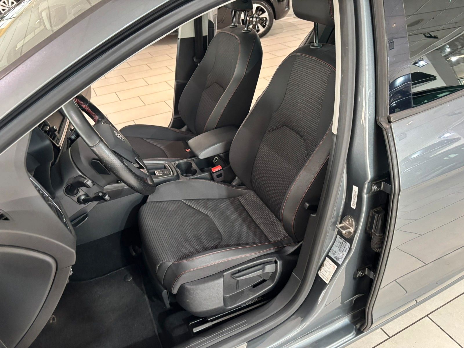 Fahrzeugabbildung SEAT Leon FR 2.0TDI DSG/ACC/SHZ/ALLWETTER