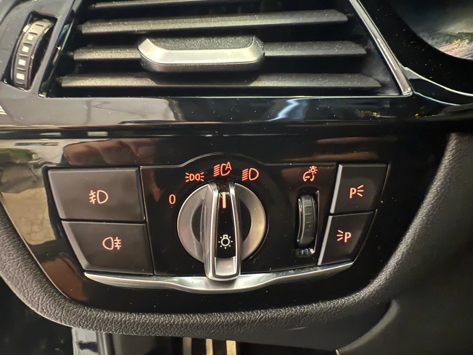 Fahrzeugabbildung BMW 540i Touring xDrive M /1.HAND/ SCHECKHEFT