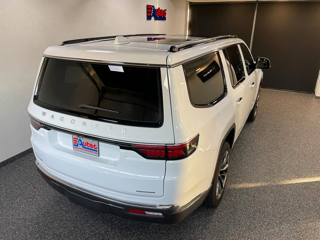 Fahrzeugabbildung Jeep WAGONEER SERIES III E-TORQUE 5.7L-V-8 McIntosh