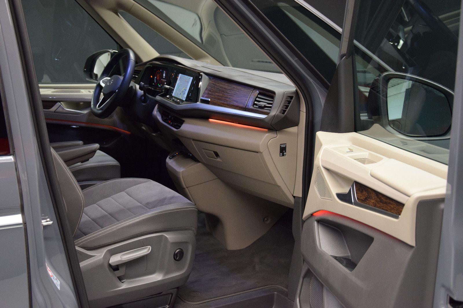 Fahrzeugabbildung Volkswagen T7 Multivan Style Easy Open ACC AHK Kamera 7-Stz