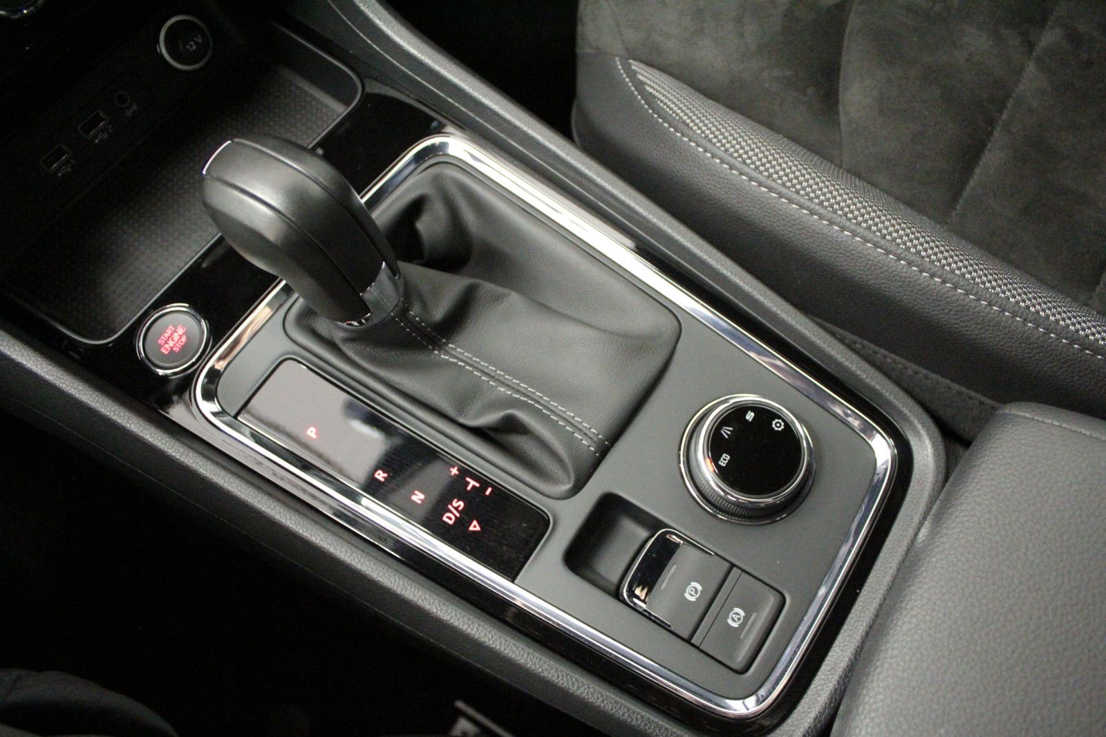 Fahrzeugabbildung SEAT Ateca 1.5 TSI ACT 110kW Xcellence DSG *Winterräd