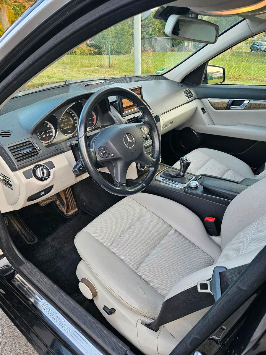 Mercedes-Benz 220 2010 — photo 10