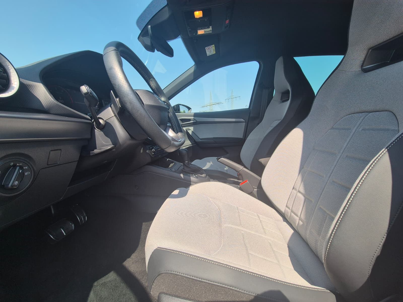 Fahrzeugabbildung SEAT Arona 1.5 TSI DSG FR Black Edition*LED*ACC*AHK*