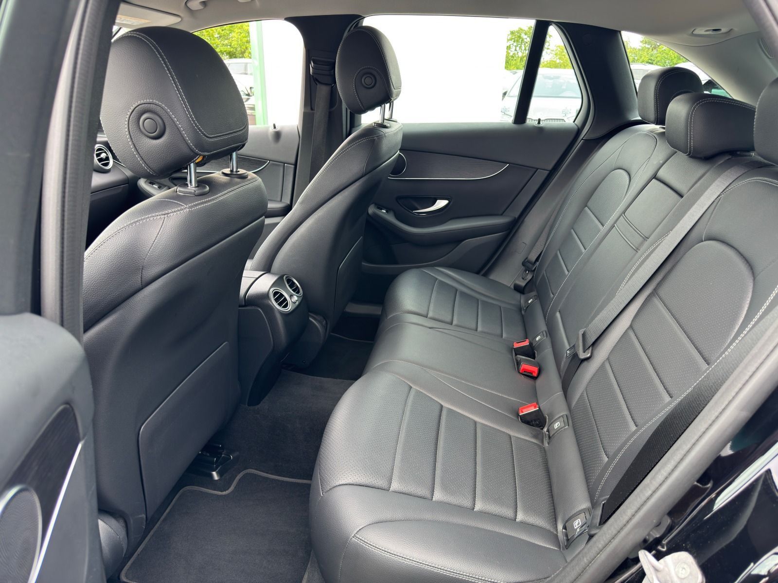 Fahrzeugabbildung Mercedes-Benz GLC 300 e 4Matic*RFK*eHeck*