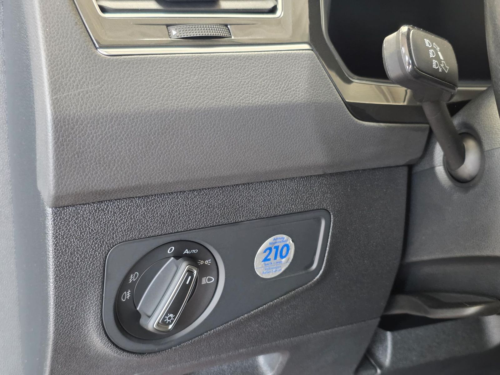 Fahrzeugabbildung Volkswagen Tiguan R-Line/Pano/Keyless/LED/Virtual/Dynaudio