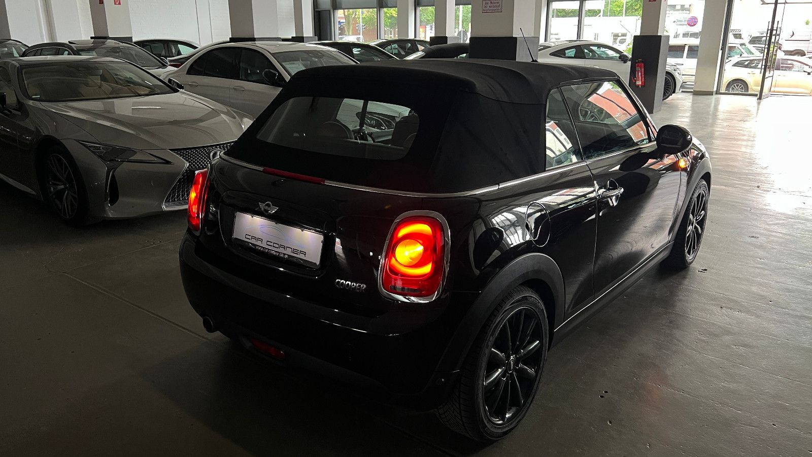 Fahrzeugabbildung MINI Cooper CABRIO AUTOMATIK NAVI LED LEDER CHESTER