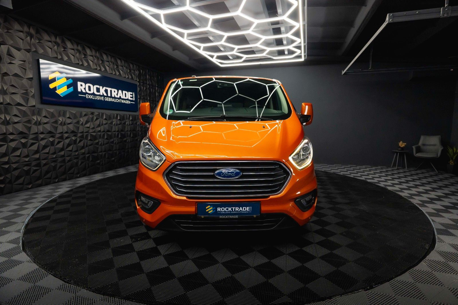 Fahrzeugabbildung Ford Tourneo Custom Kombi 320 L2 Trend Lang 9 Sitze