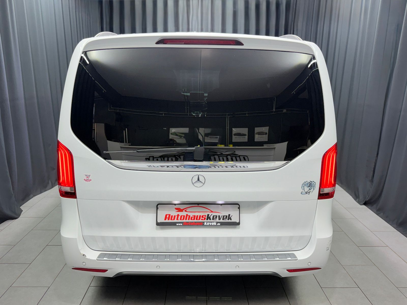 Fahrzeugabbildung Mercedes-Benz V250d NIGHT EDITION 4MATIC lang AMG-LINE|360°|