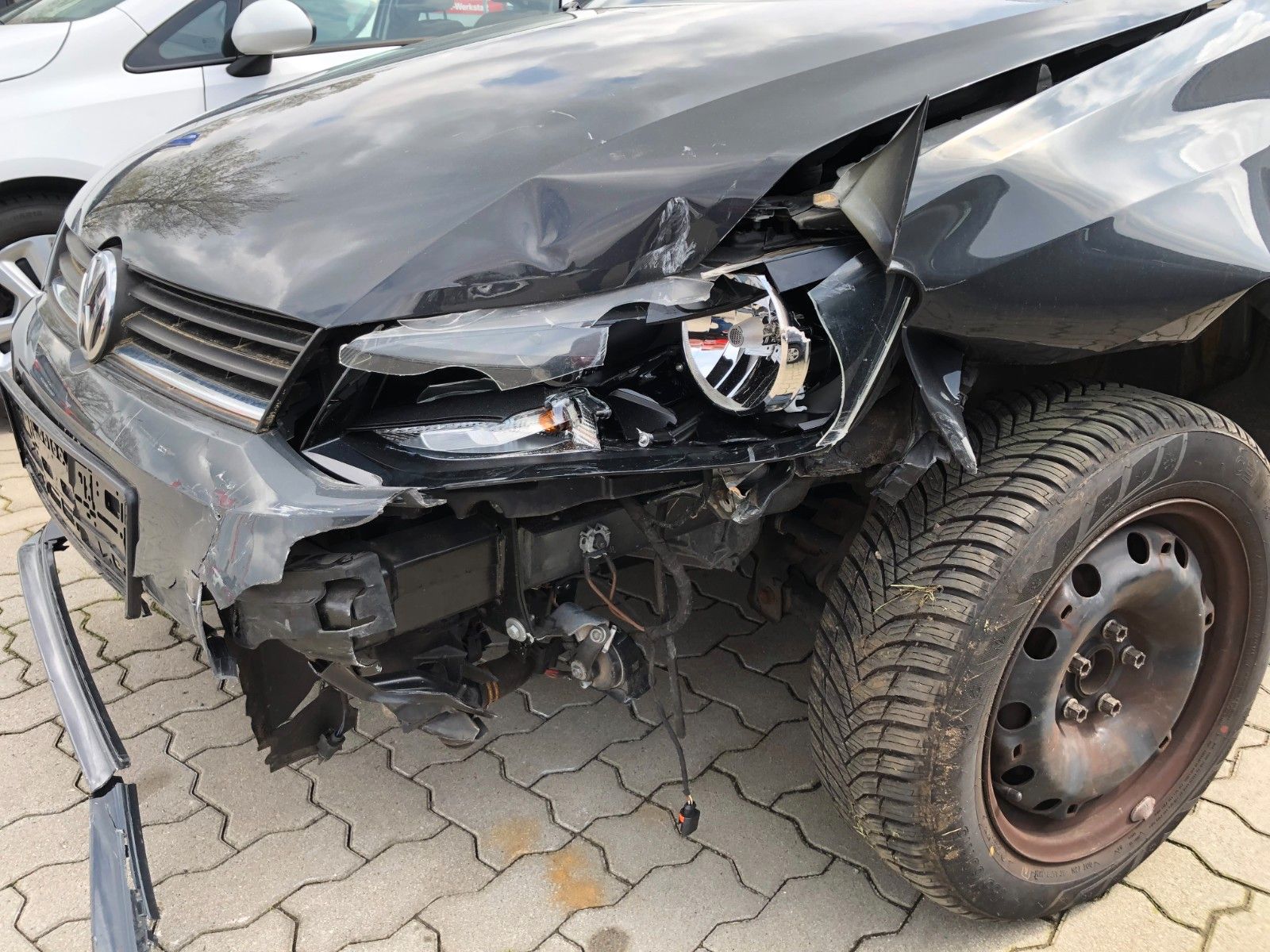 Fahrzeugabbildung Volkswagen Polo V Trendline Frontschaden