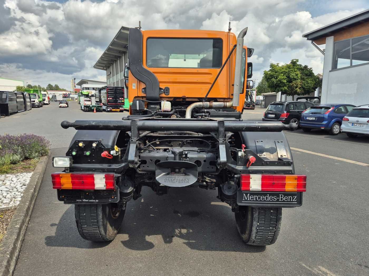 Fahrzeugabbildung Mercedes-Benz Unimog U400 4x4 Vario Pilot Zapfwelle LOF