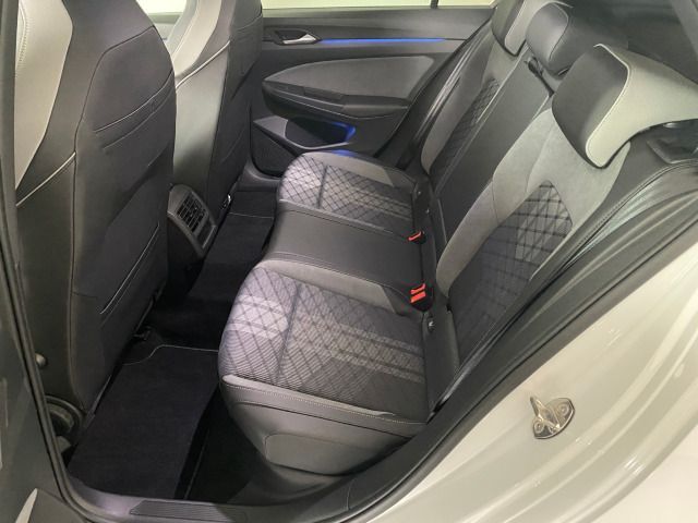 Golf VIII R-Line 1.5 TSI NAVI+KAMERA+SHZ