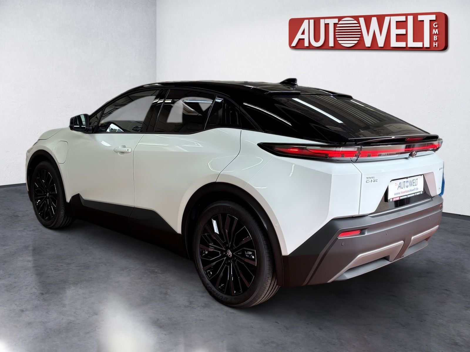 Fahrzeugabbildung Toyota C-HR+ Lounge 4x4 AWD 77KW, 360,Navi,SHZ,el.Heck