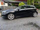 Mercedes-Benz A 180 Automatik Pano Navi Sportsitze Kamera Top - Mercedes-Benz A 180 Gebrauchtwagen in Hamburg