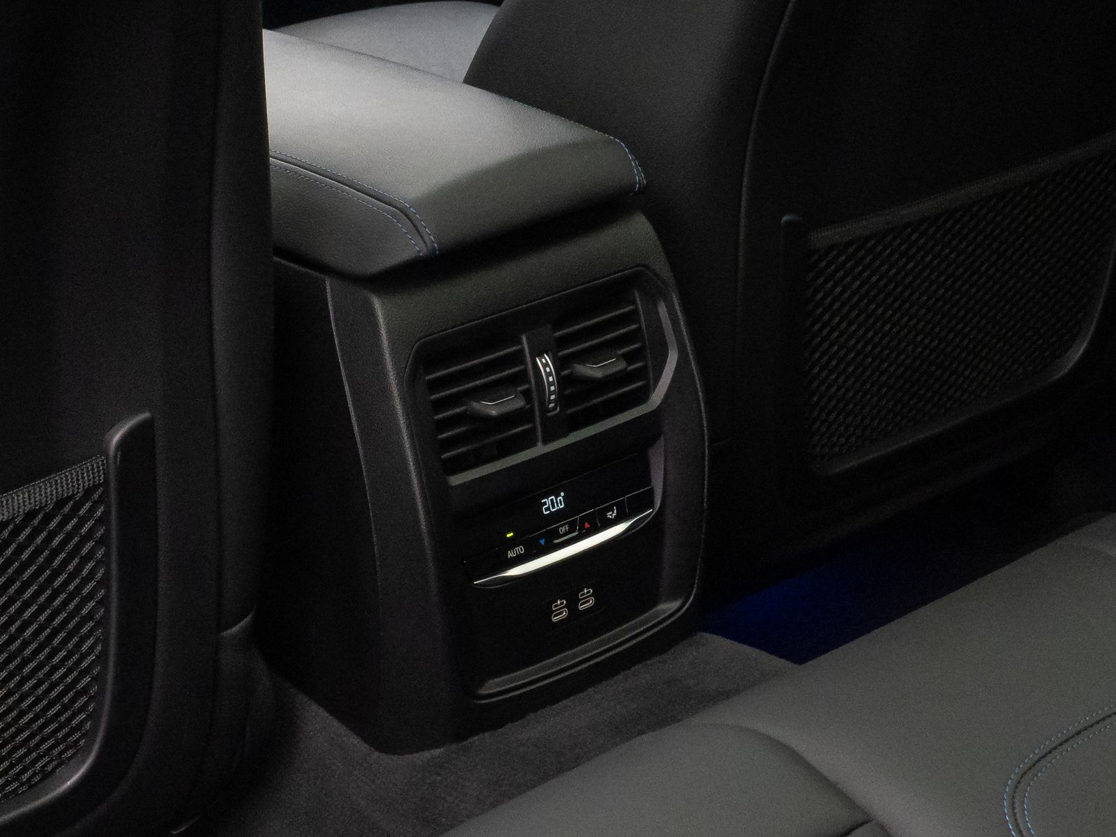 Fahrzeugabbildung BMW 330i M Sport Panorama Kamera Laser HUD DAB HiFi