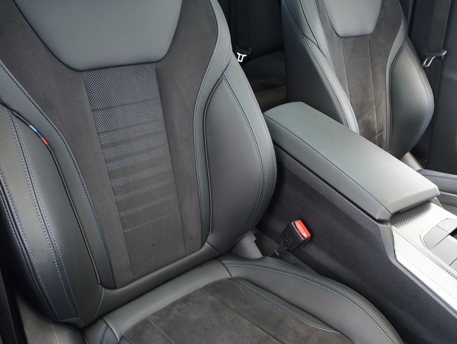 Fahrzeugabbildung BMW i4 Gran Coupe eDrive 40 M Sport SHADOW