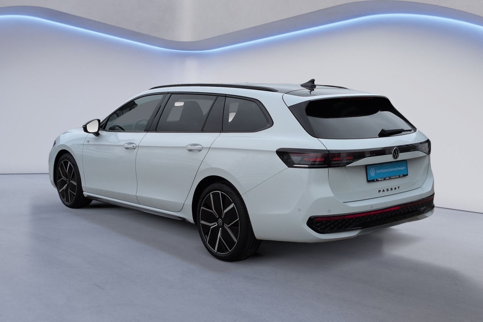 Passat R-Line 2.0 TDI 4MO DSG STHZ+PANO+AHK+