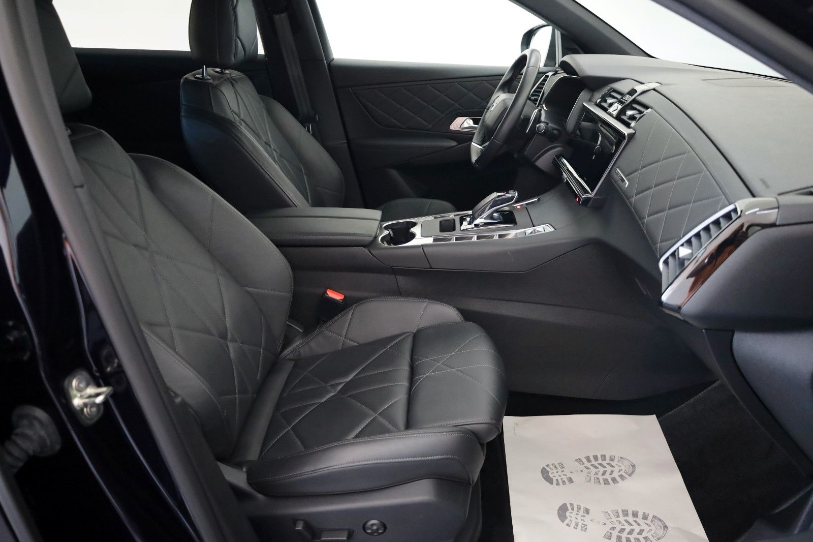 Fahrzeugabbildung DS Automobiles DS7 Crossback E-Tense 4x4 RIVOLI Leder,Navi,LED