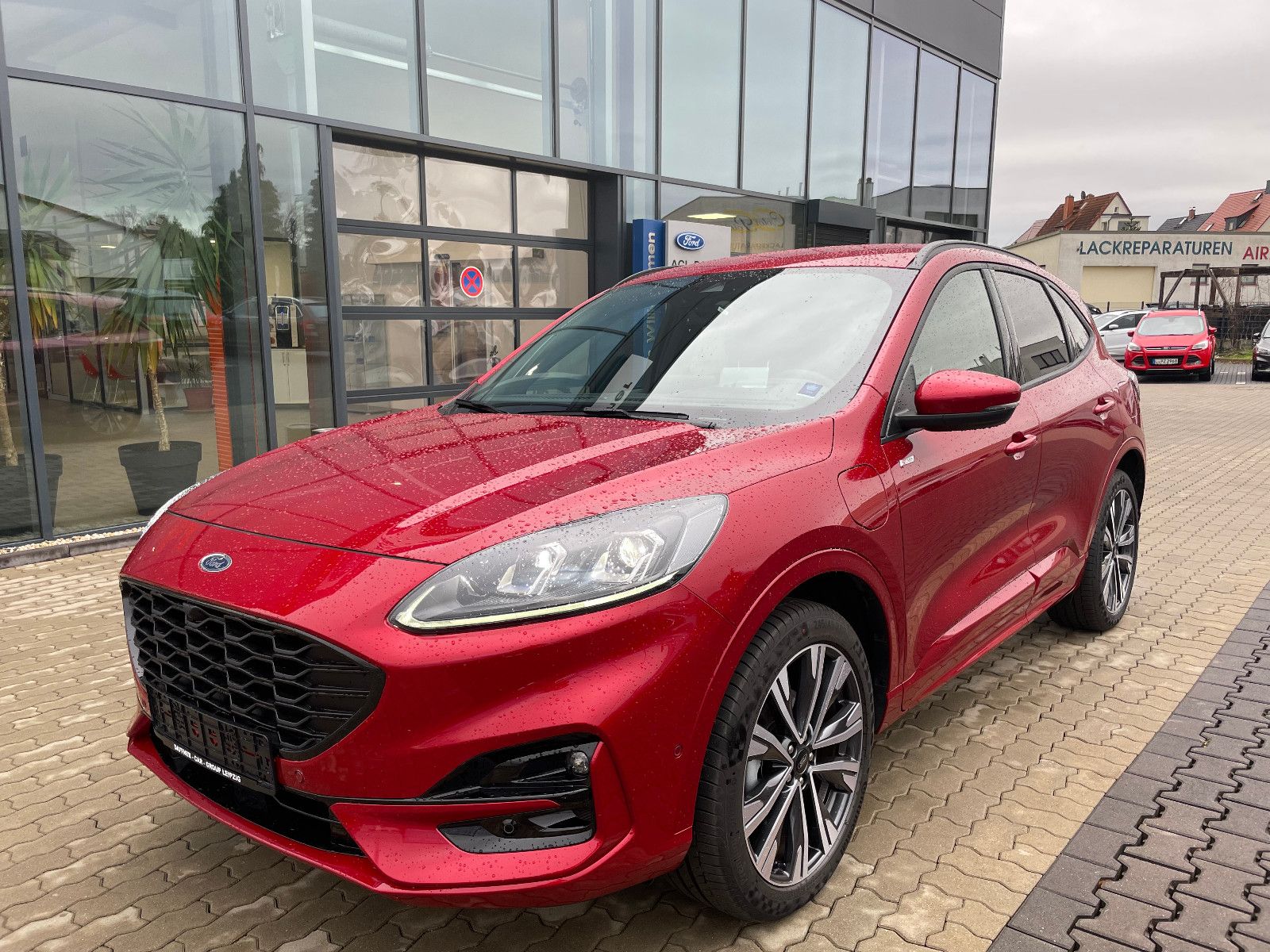Fahrzeugabbildung Ford Kuga Plug-In Hybrid ST-Line X Spurführungsass.