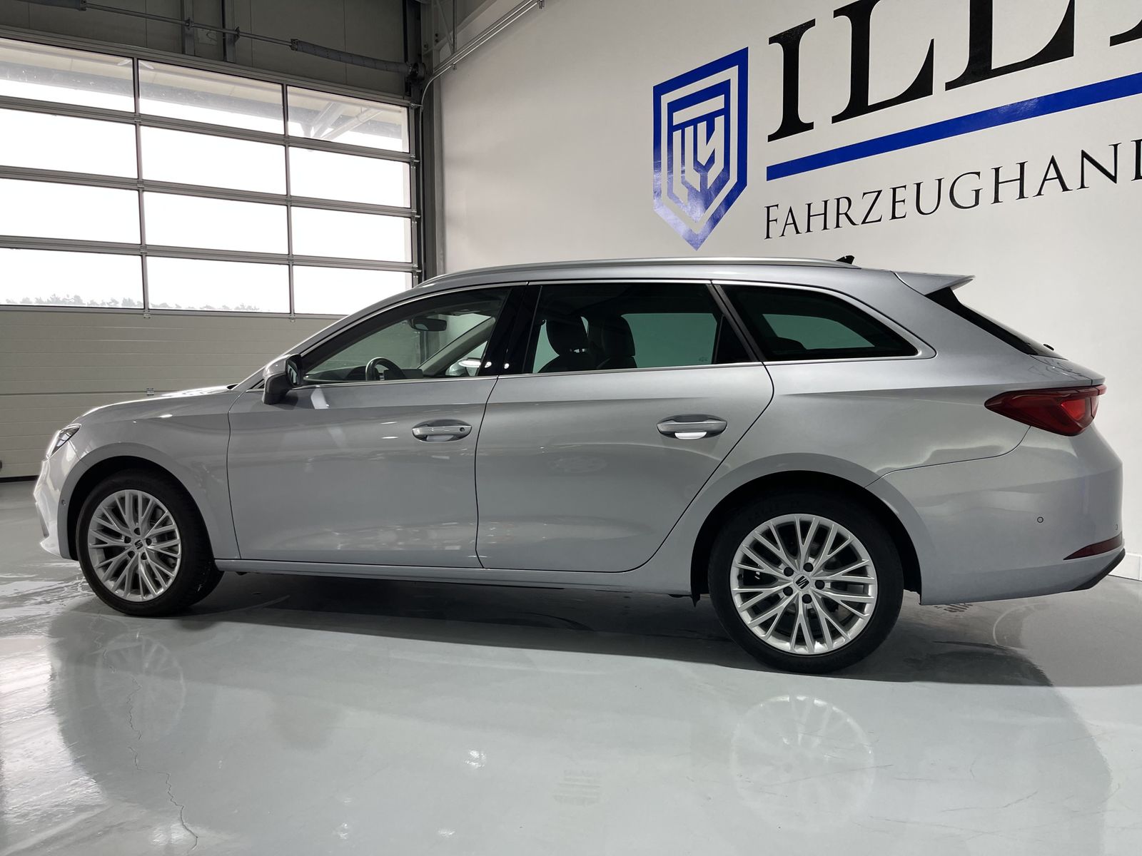 Fahrzeugabbildung SEAT Leon Xcellence 2.0 TDI*AHK*LED*Cam*Navi*
