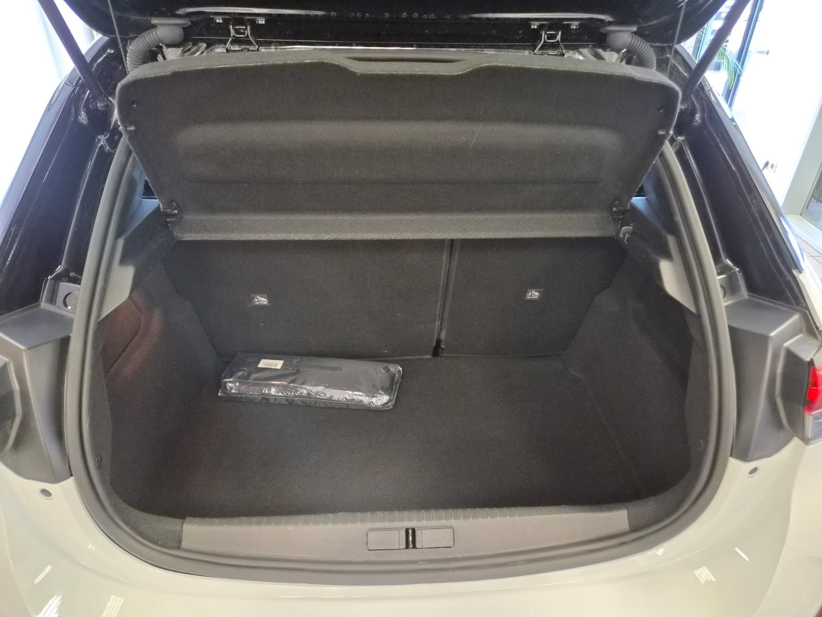 Fahrzeugabbildung Opel Corsa F GS / KAMERA/NAVI/CARPLAY/6TKM