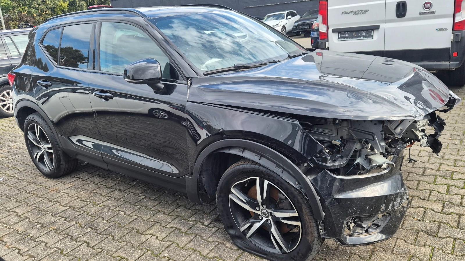 Volvo XC 40 R Design Recharge 2WD*Leder*LED*Sportfahrw