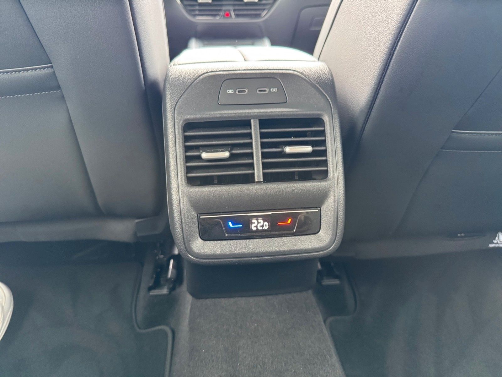 Fahrzeugabbildung Volkswagen Passat Variant 1.5 eTSI Business