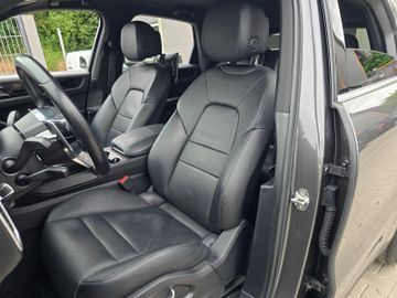 Porsche Cayenne - 11