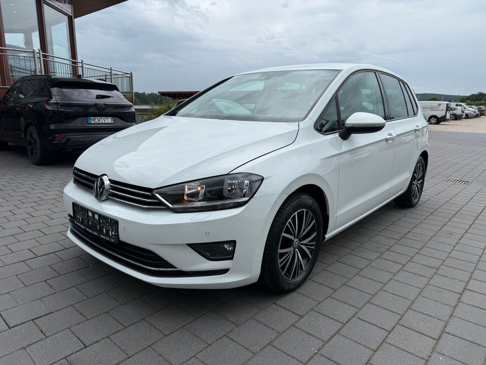 VW Golf Sportsvan Allstar NAVI AHK 2xPDC GRA ALU