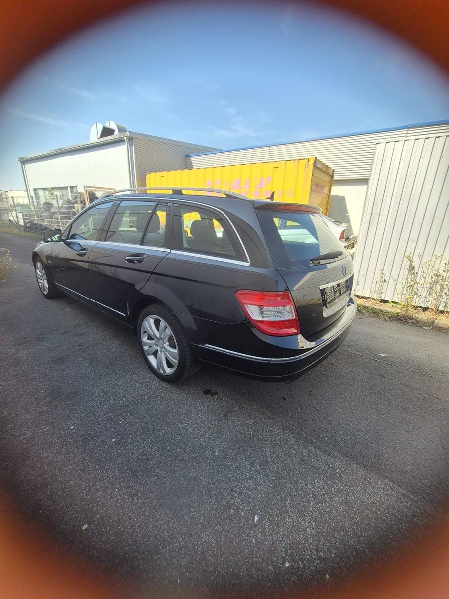 Mercedes-Benz C180 2010 — photo 12