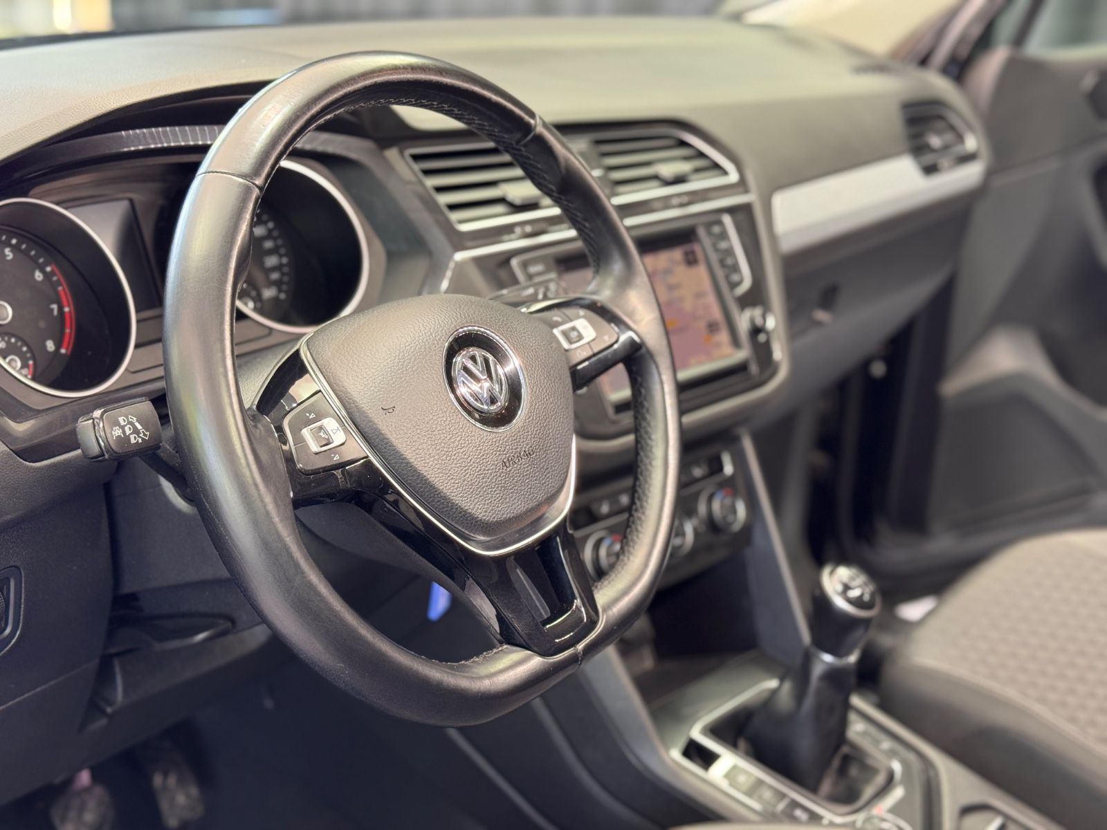 Fahrzeugabbildung Volkswagen Tiguan Comfortline 4Motion|NAVI|KAMERA|1.HAND