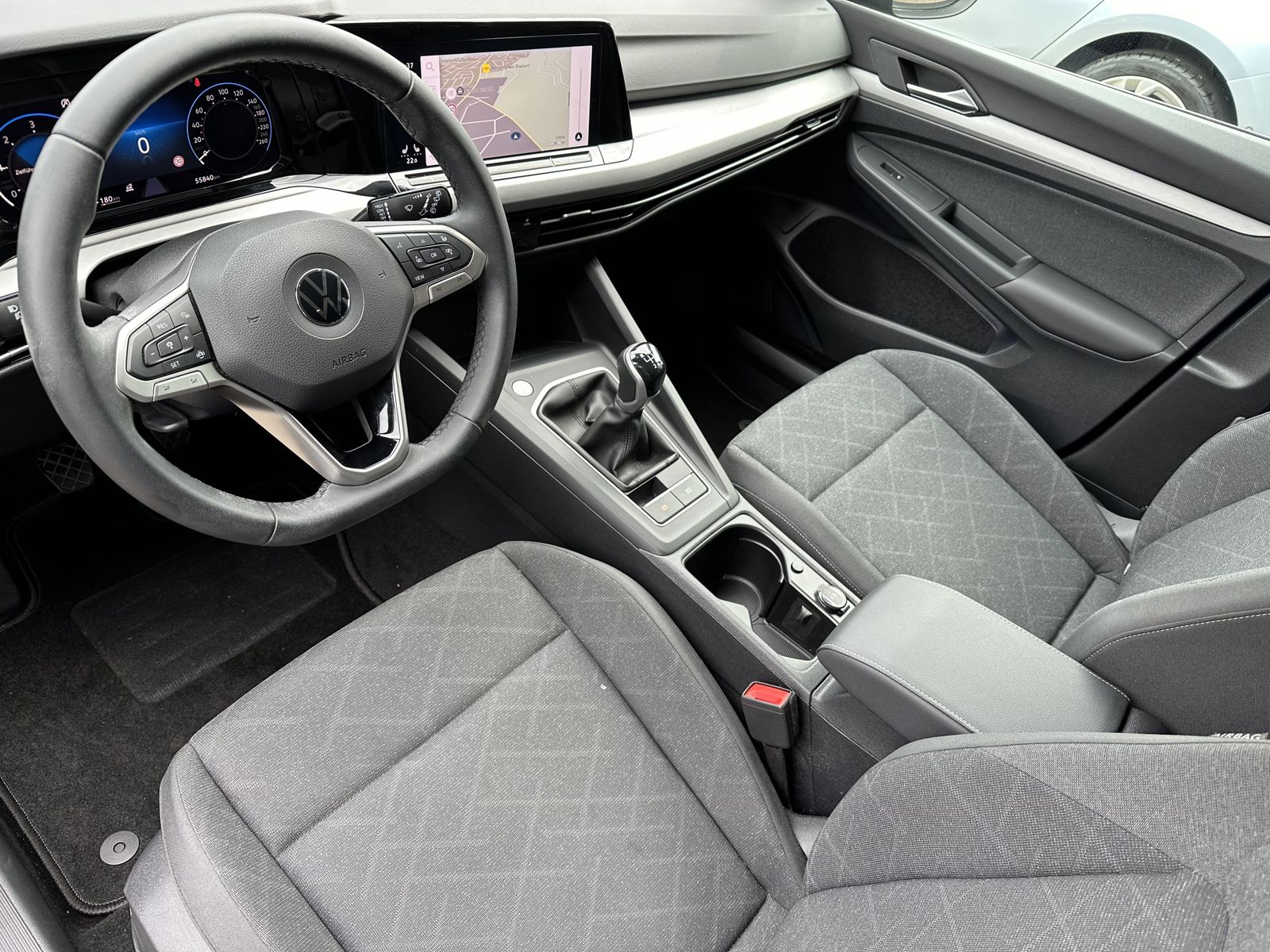 Fahrzeugabbildung Volkswagen Golf Variant 2.0 Life NAV+LED+SHZ+WLAN+KAMERA+PP