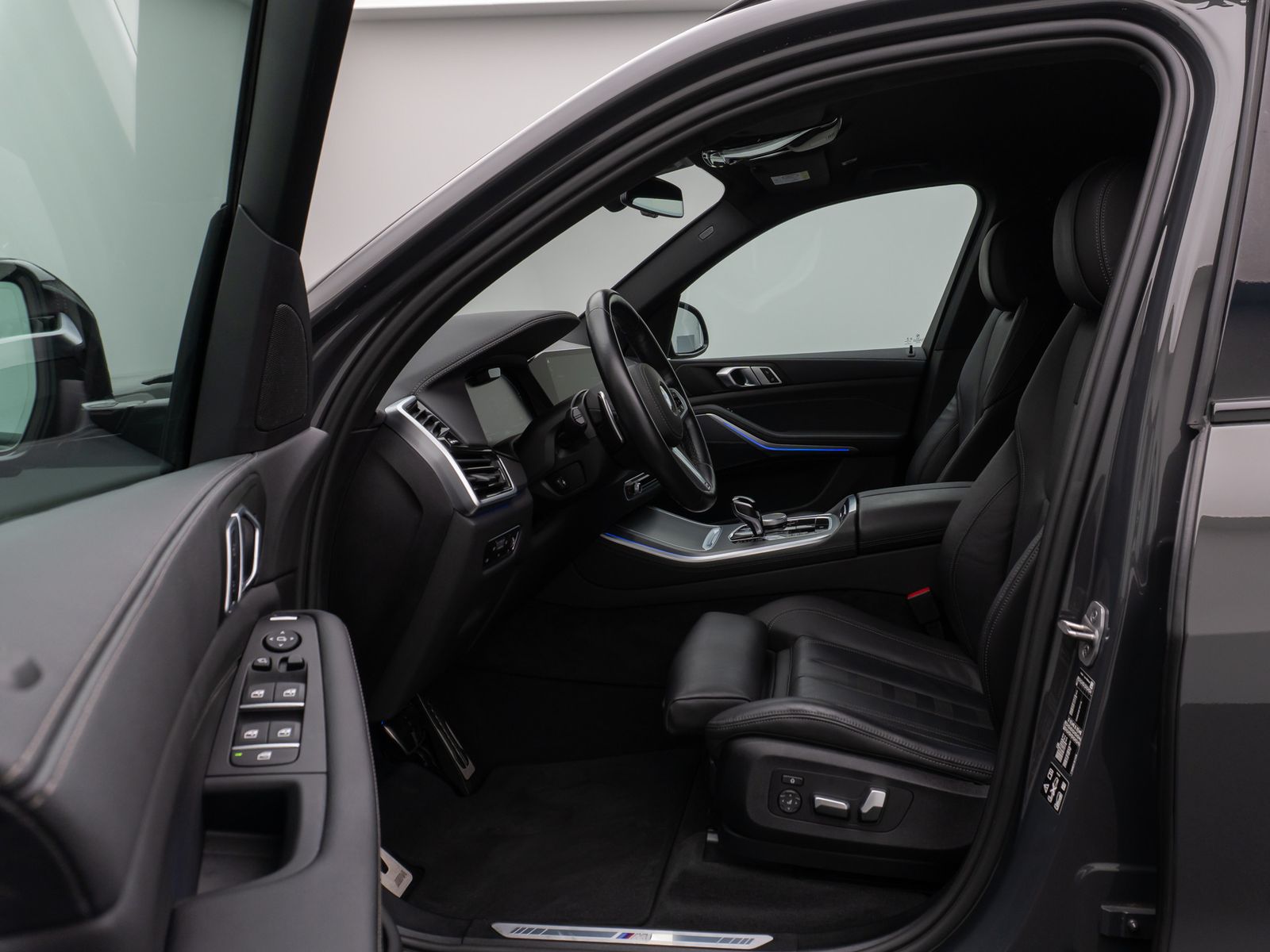 Fahrzeugabbildung BMW X5 xD30d M Sport 360°Laser HUD DAB HiFi 22Zoll