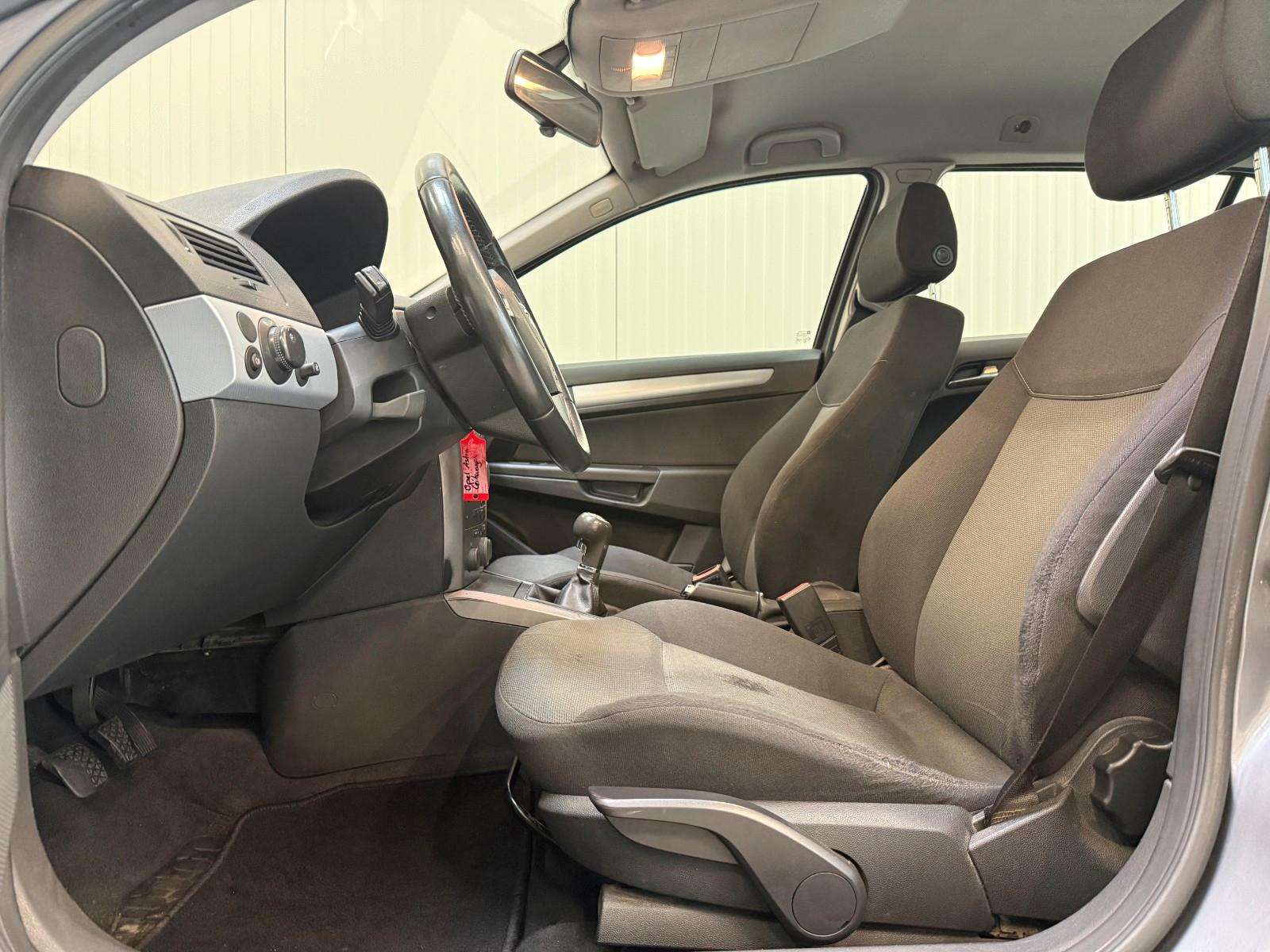 Opel Astra 2006 — photo 11