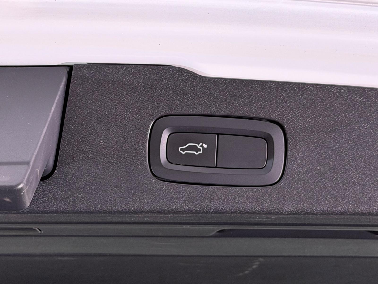 Volvo V60 Kombi*MOMENTUM PRO*LED-R.KAM-TEMPO-SPUR-SHZ