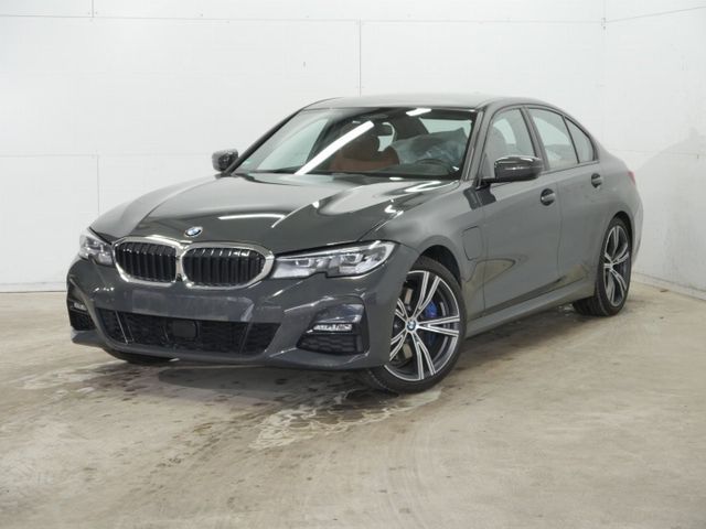 BMW 330e Limousine Head-Up HiFi