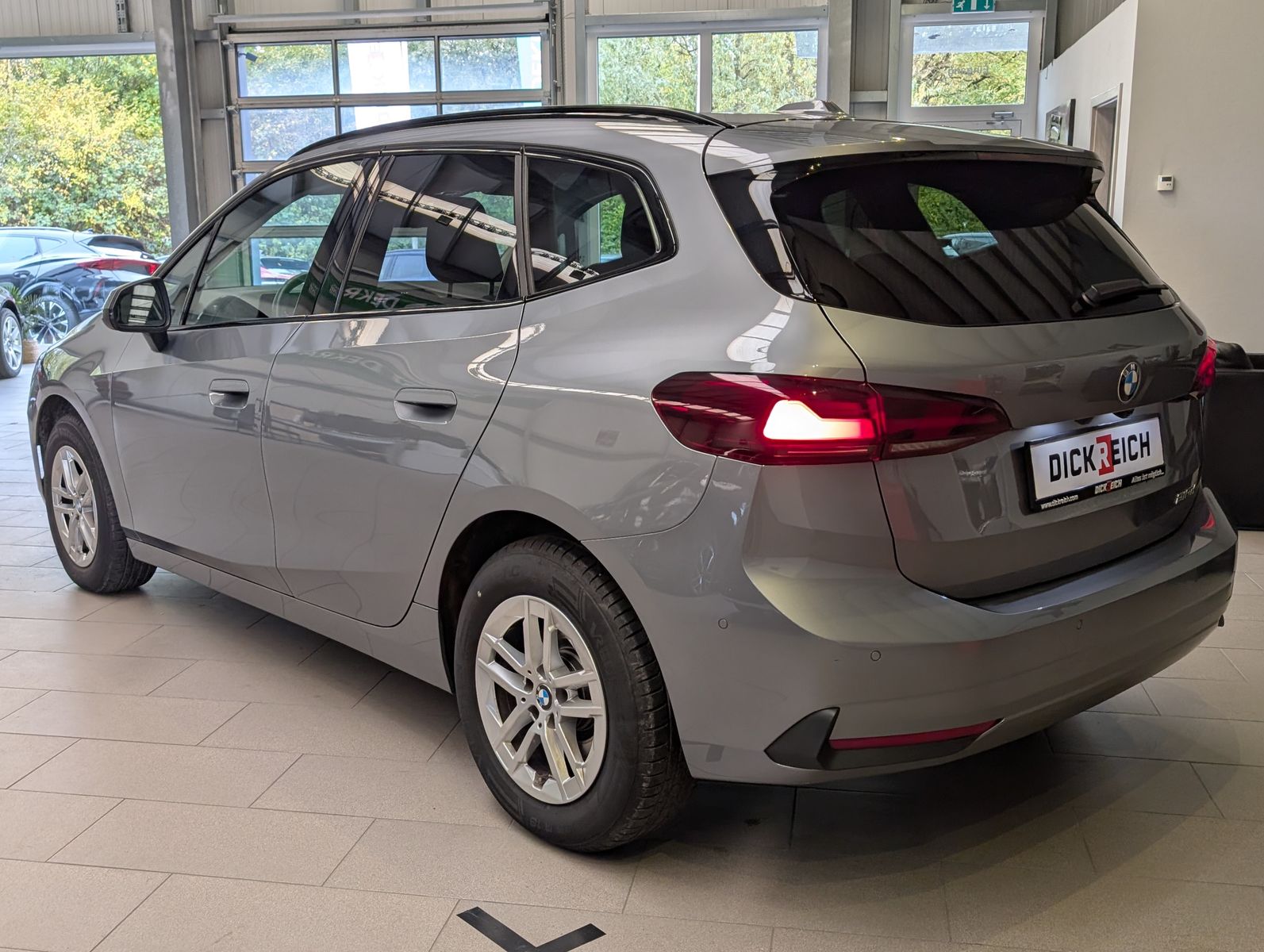 Fahrzeugabbildung BMW 218 Active Tourer d AHK Pano Cam Travel-Paket