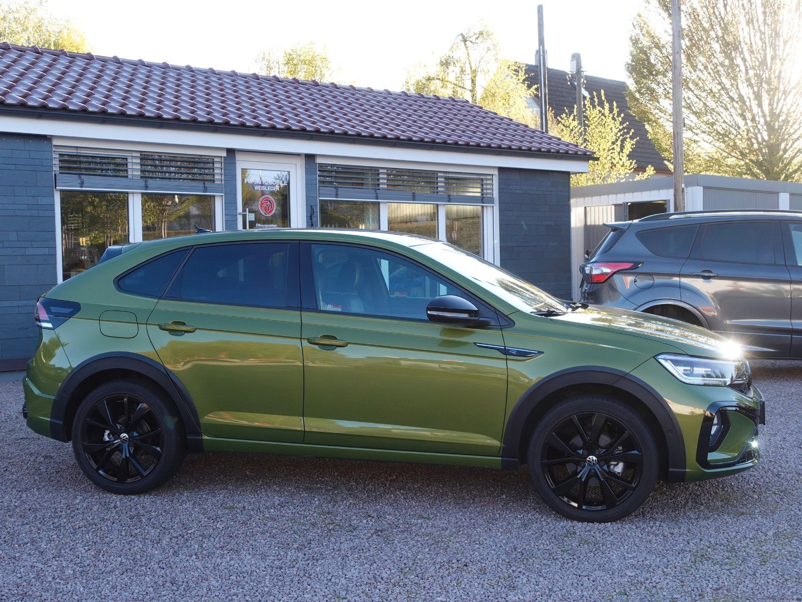 Fahrzeugabbildung Volkswagen Taigo 1.5 TSI DSG R-Line Black Style AHK Assist