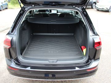 Volkswagen Golf VIII Variant 1.5 TSI Move KLIMA LED ALU