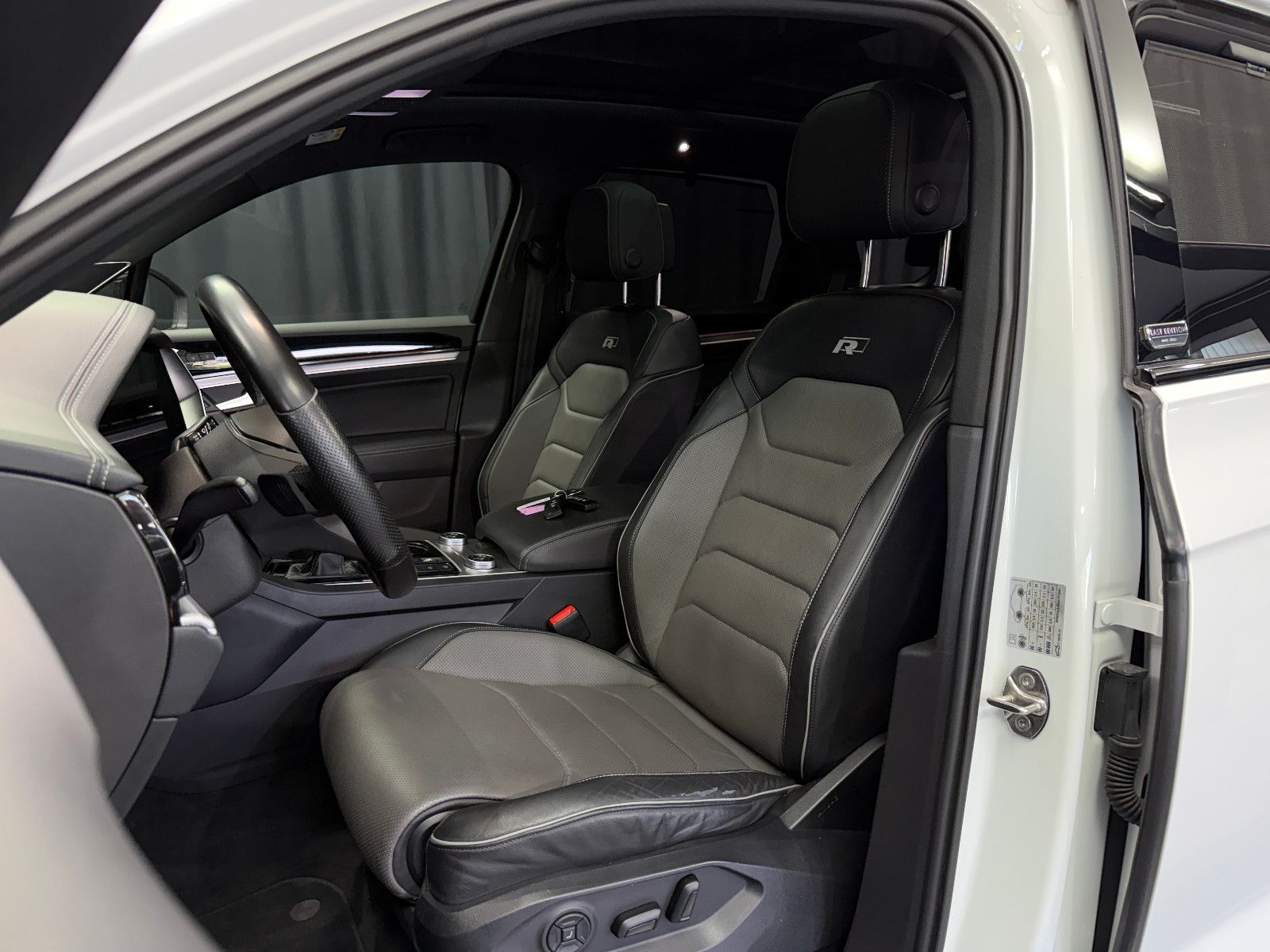 Fahrzeugabbildung Volkswagen Touareg R-Line 4Motion|PANO|NIGHT|LAST EDITION|