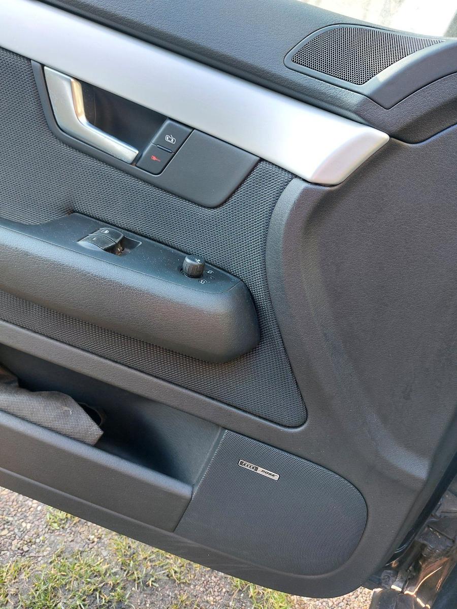 Audi A4 2004 — photo 11