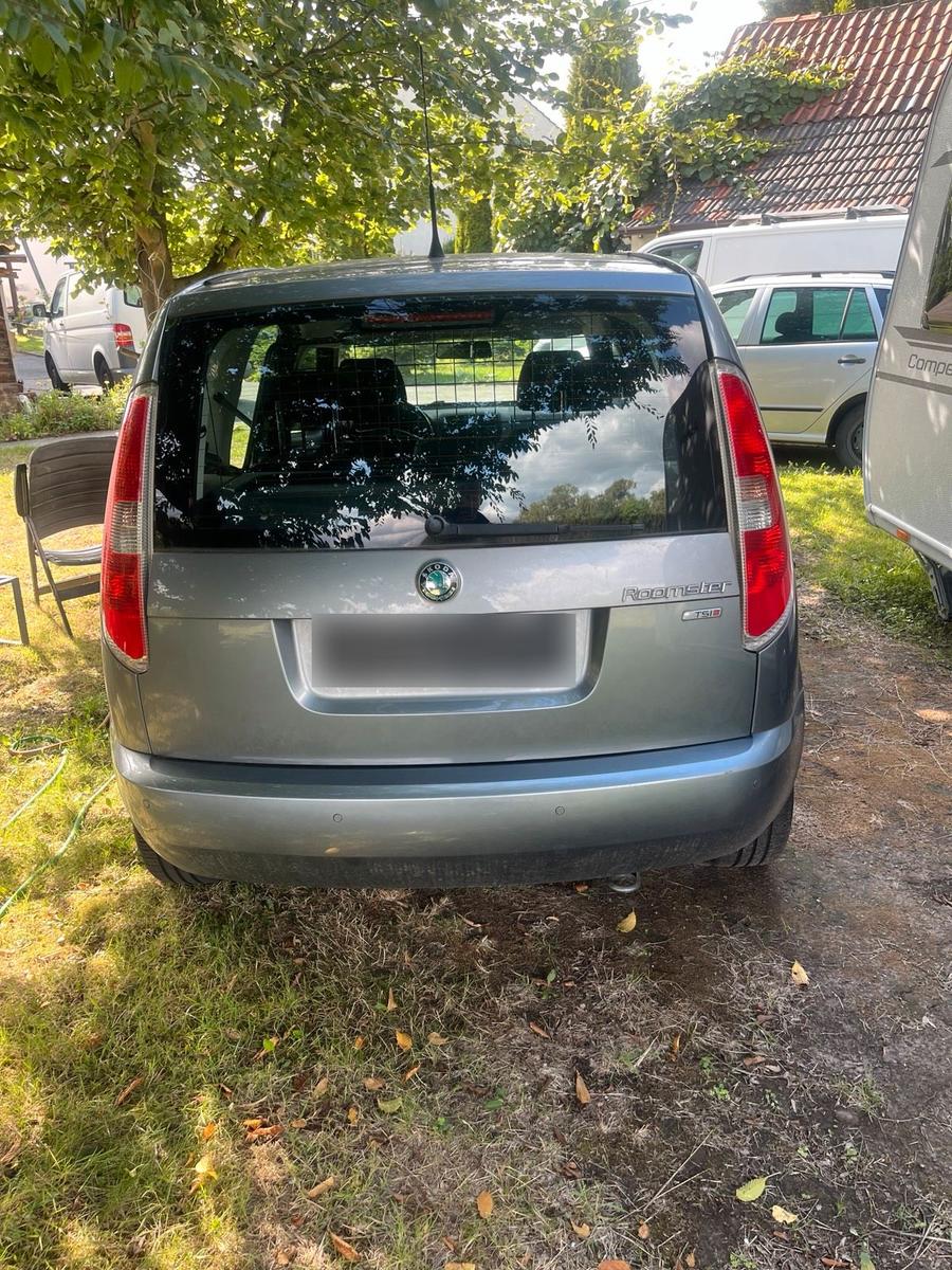Skoda Roomster 2011 — engine 105 HP (77kW)